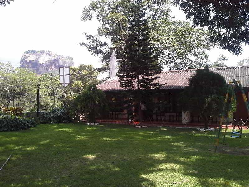 Sigiriya Rest House Eksteriør billede
